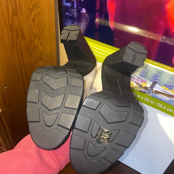 ✨SALEEEE✨ Alexander McQueen Leather Chelsea Block-Heel Booties - Picture 9 of 15